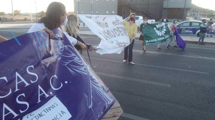 Colectivos feministas bloquean parte del bulevar Ganaderos