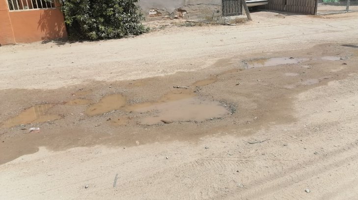 Vecinos de Hermosillo reportan fugas de agua en 2 zonas de la ciudad