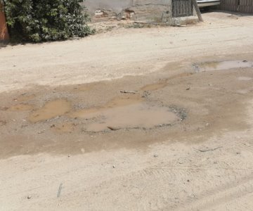 Vecinos de Hermosillo reportan fugas de agua en 2 zonas de la ciudad
