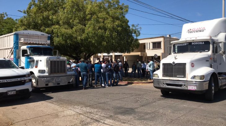 Transportistas de Navojoa se manifiestan contra acciones de agricultores