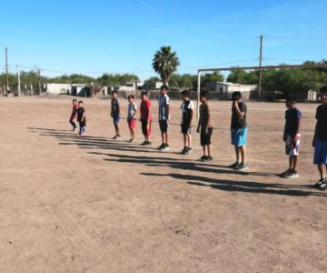 ¡La pelota rodó hasta Pótam! Realizan clínica de futbol para niños la comunidad yaqui