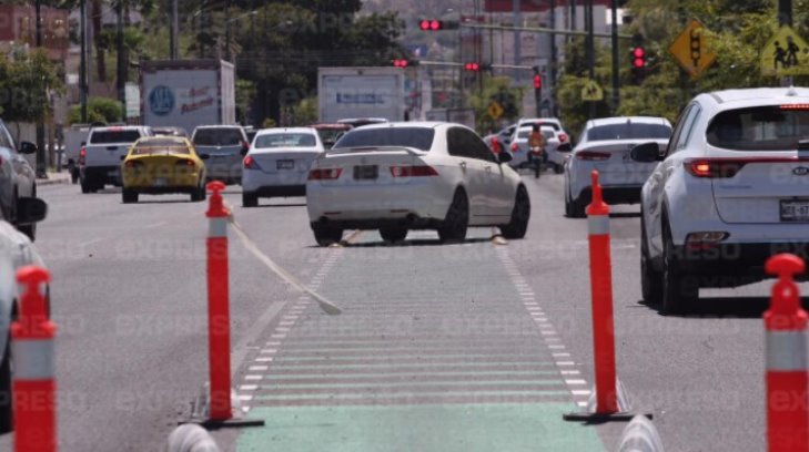 ¡No hacen caso! Siguen invadiendo la ciclovía del Rosales