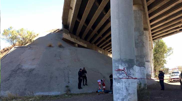 Macabro hallazgo en Nogales: localizan cadáver debajo de puente