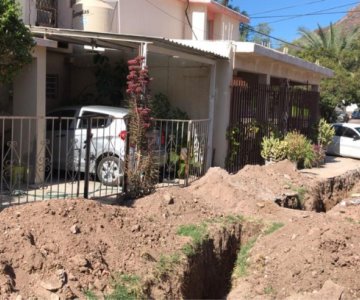 Tengo dos meses sin poder sacar mi carro: No terminan de arreglar drenaje en Guaymas