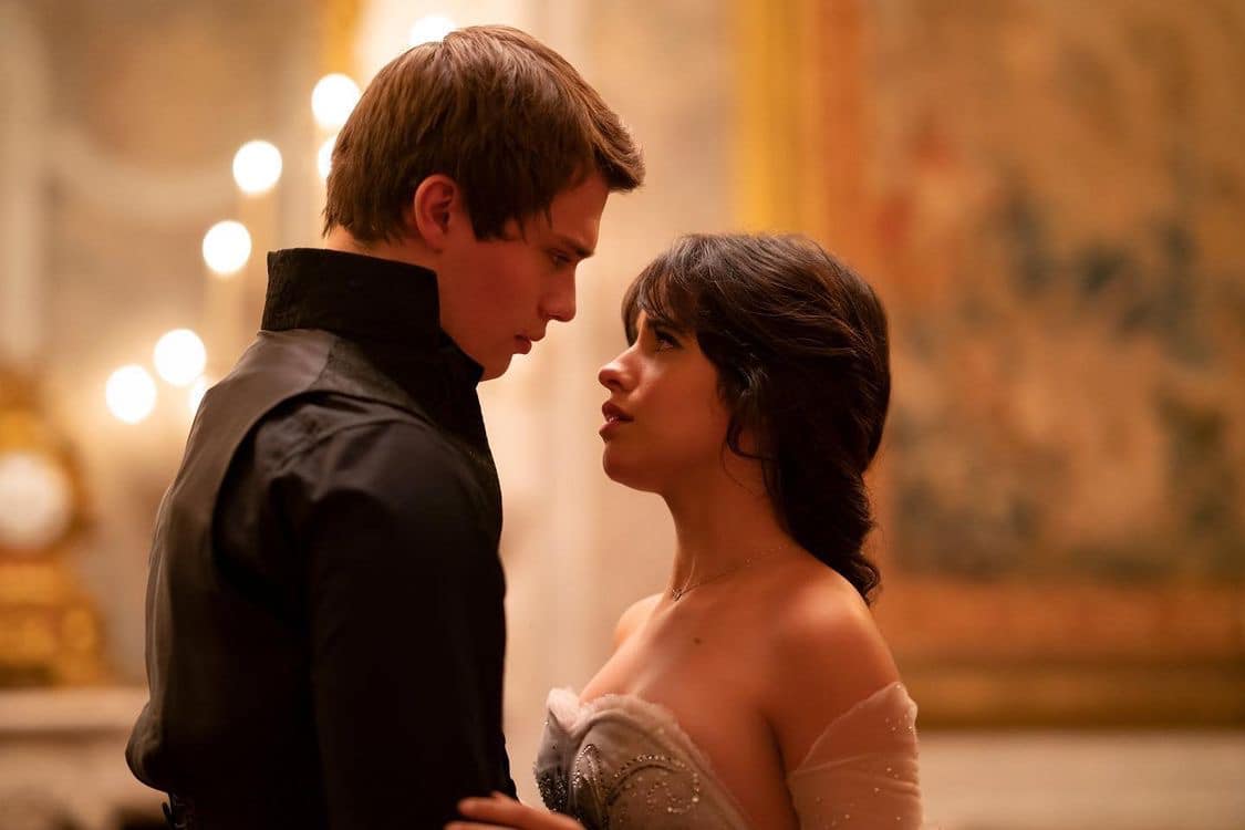 Camila Cabello y Nicholas Galitzine en la Cenicienta