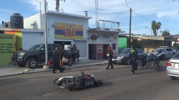 Moto y bici se impactan contra automóviles en Nogales