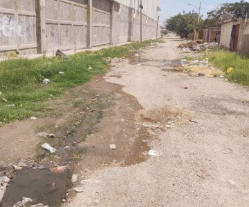 Fugas de agua e inseguridad; esta calle tiene hartos a los vecinos de la Adolfo de la Huerta