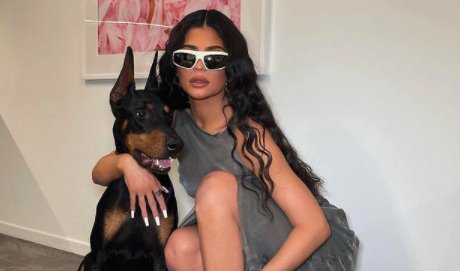 Kylie Jenner recuerda sus vacaciones con atrevidas fotografías