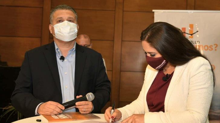 Célida López Cárdenas firma la AgendaHMO