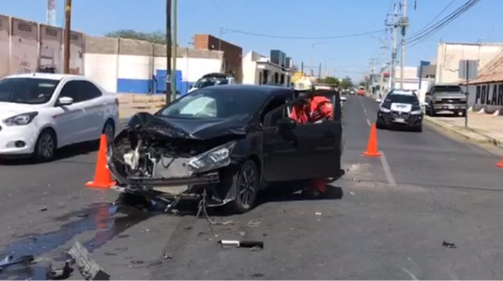 VIDEO | Se registra aparatoso choque en el centro de Hermosillo