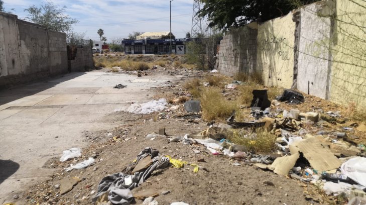 Vecinos de la Francisco Villa están hartos de un lote abandonado