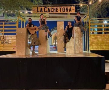 Llevan su obra de teatro móvil en La Cachetona a todo Hermosillo