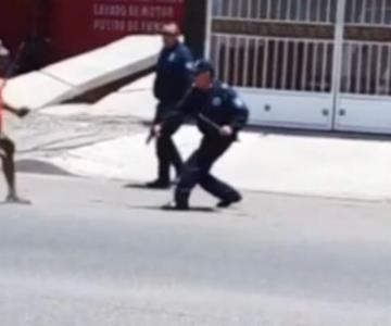 VIDEO - Policías de Obregón son agredidos por hombre escandaloso y disparan al suelo