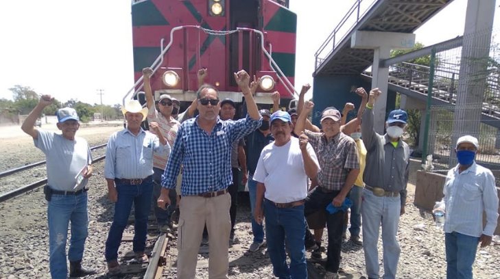 Ex trabajadores de Ferronales Empalme bloquean vías del tren