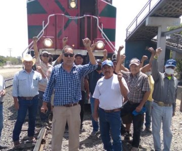 Ex trabajadores de Ferronales Empalme bloquean vías del tren