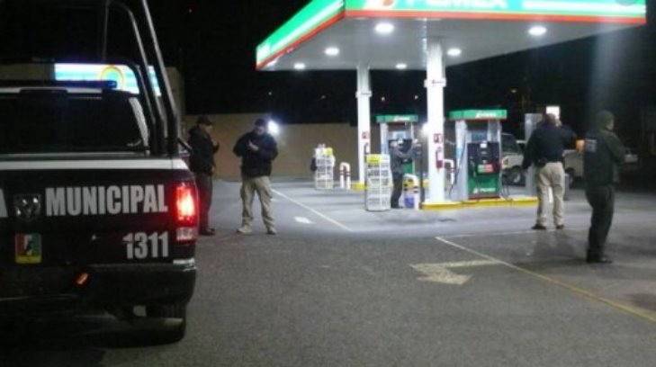 Tras asalto a gasolinera en la Insurgentes, detienen a tres hombres
