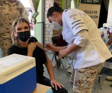 Claudia Pavlovich recibe la primera dosis de la vacuna en Hermosillo