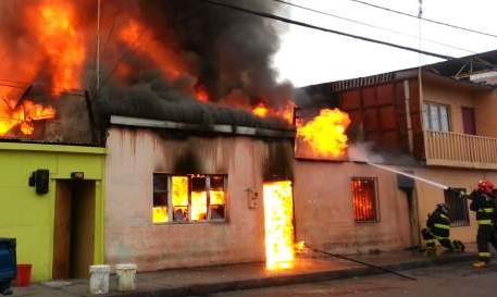 Tras discutir con su pareja, mujer quema la casa de su suegro en Nogales