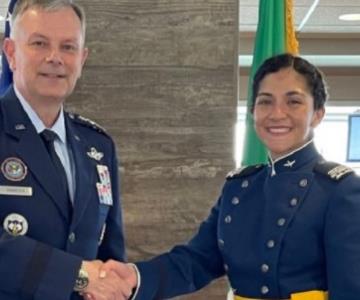 ¡Orgullo nacional! Ella es la primer mexicana en graduarse de la Fuerza Aérea de EU