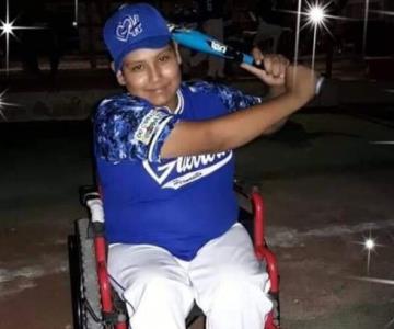 El sueño de Jesús Antonio es jugar beisbol pero no tiene silla deportiva; busca apoyo para lograrlo