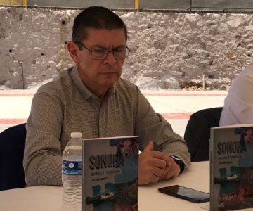 Luis Núñez presenta su libro “Sonora Desarrollo y Federalismo” en Nogales