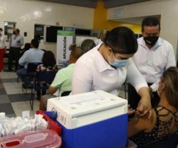 Vacunan a cientos de personas contra Covid en Navojoa