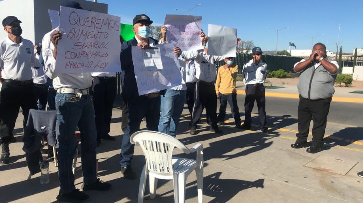 Trabajadores de empresa privada de Nogales se manifiestan contra sus patrones