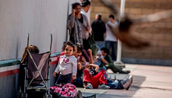 2 mil niños cruzaron la frontera tras ser expulsados a México