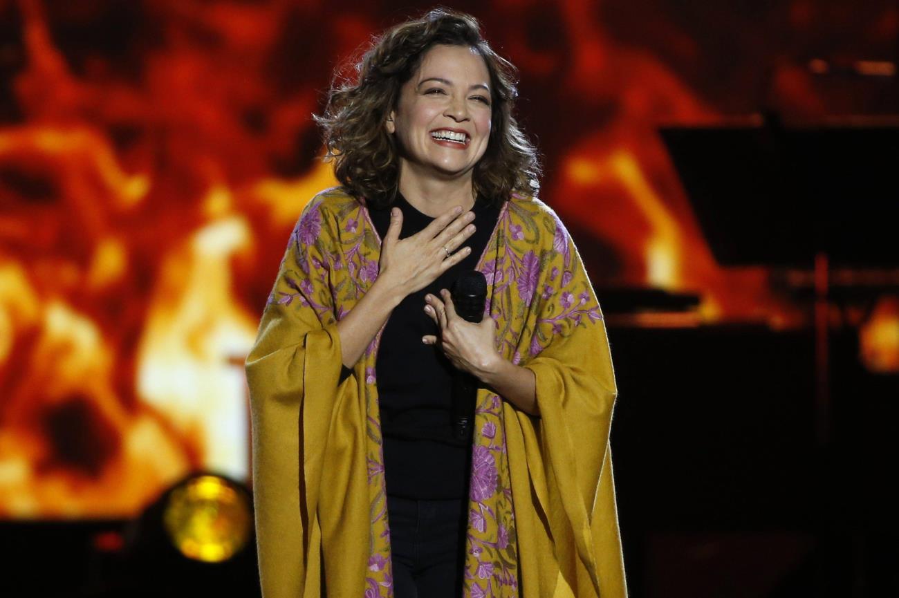 Natalia Lafourcade le canta a México