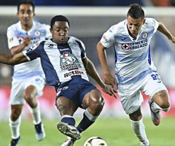 Pachuca y Cruz Azul empatan sin goles en semifinal de ida