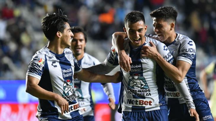 Pachuca despluma a las Águilas en la Ida