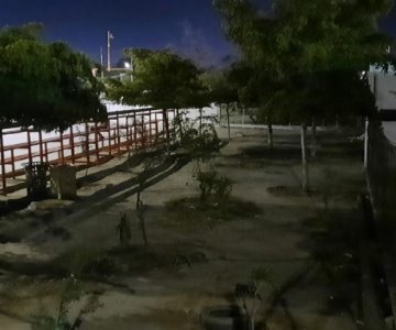 Se esconden entre la oscuridad para drogarse; piden más luz para el parque de la Cuauhtémoc