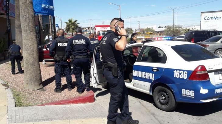 A golpes y patadas quiso zafarse de los policías que lo detuvieron en Nogales