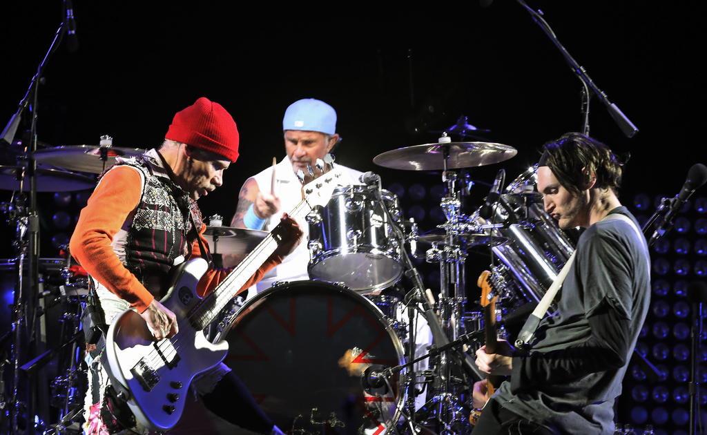 Red Hot Chili Peppers vende todo su catalogo musical