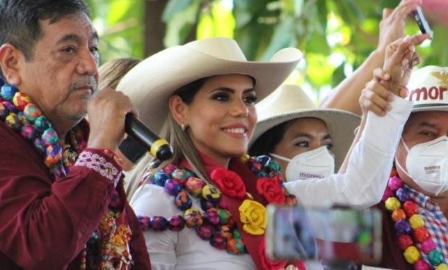 Evelyn Salgado inicia campaña junto a su padre en Guerrero