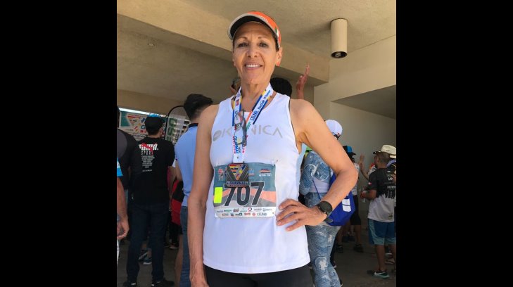 El deporte da fortaleza: Teresa, de 62 años, trae un primer lugar del maratón a Hermosillo