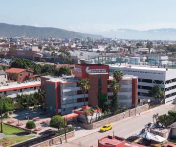 La Universidad Xochicalco tiene 47 años aportando profesionales