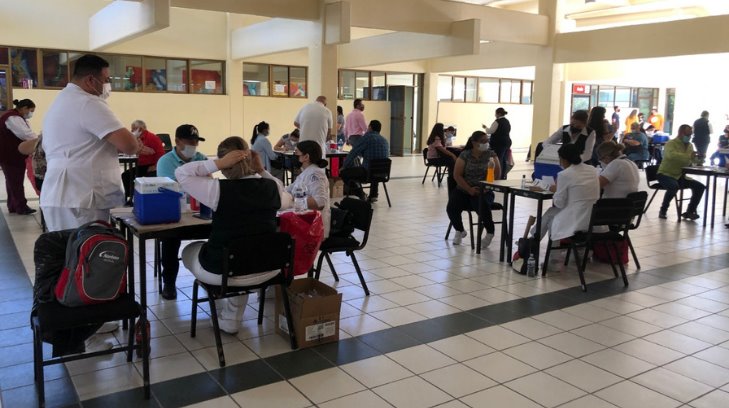 Inicia jornada de vacunación de maestros en Nogales, Cananea y Agua Prieta