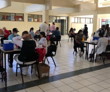 Inicia jornada de vacunación de maestros en Nogales, Cananea y Agua Prieta