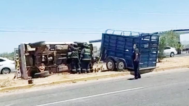 Tras explosión de una llanta, carro se vuelca sobre el bulevar Mazón López