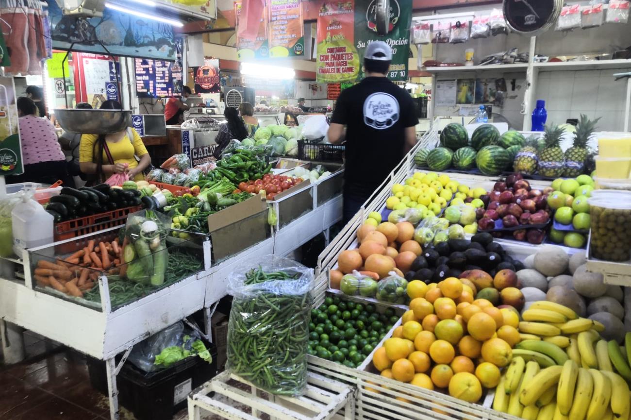 No saben que es mejor comerse una manzana que tomarse una soda: Dueños de fruterías en Hermosillo