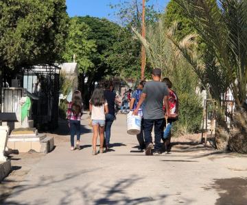 Panteones lucen con poca gente en Nogales este 10 de mayo