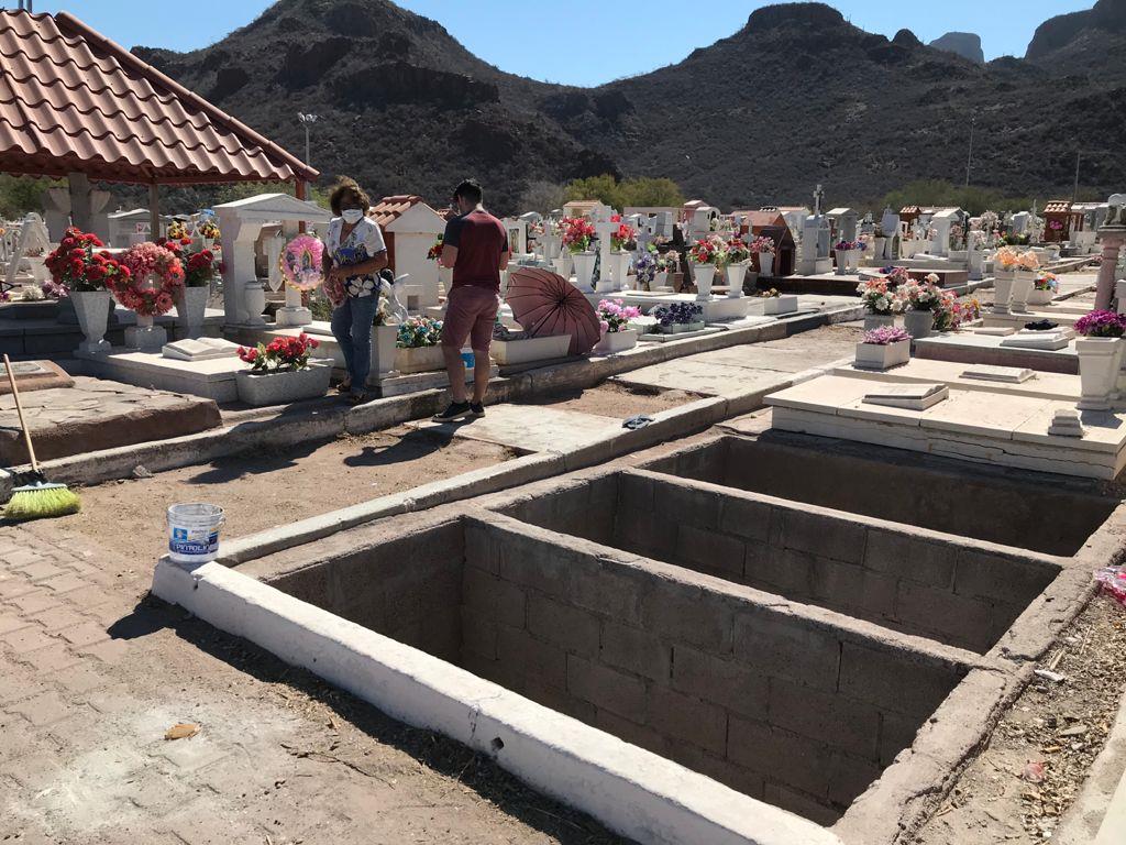 Sucias y sin agua lucieron las pilas del panteón Héroes Civiles en Guaymas este 10 de mayo