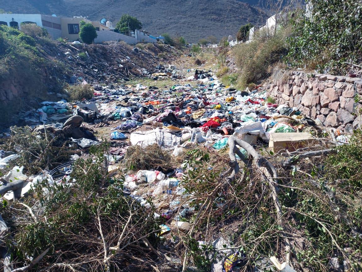 Un arroyo de basura aqueja a los vecinos de Ocotillo en Guaymas