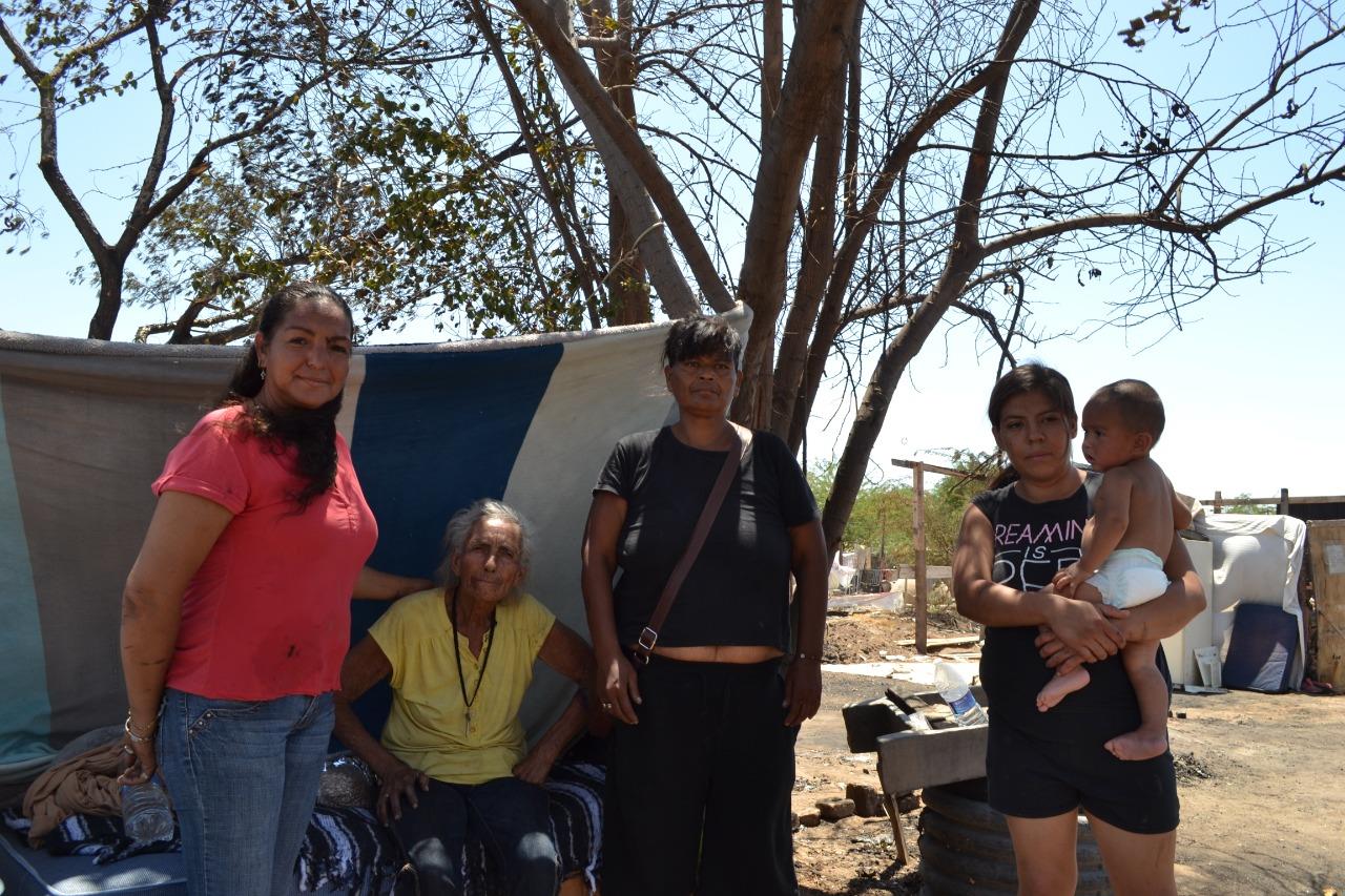 Tres familias duermen a la intemperie tras incendio en la Invasión Guayacán
