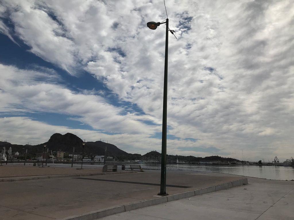 ¡Se las ingenian para seguir robando cables y dejar sin luz el Malecón de Guaymas!