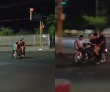 VIDEO | Manejar no es un juego; graban a 4 navojoenses paseando en una moto