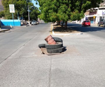 Vecinos reportan una peligrosa alcantarilla en Guaymas