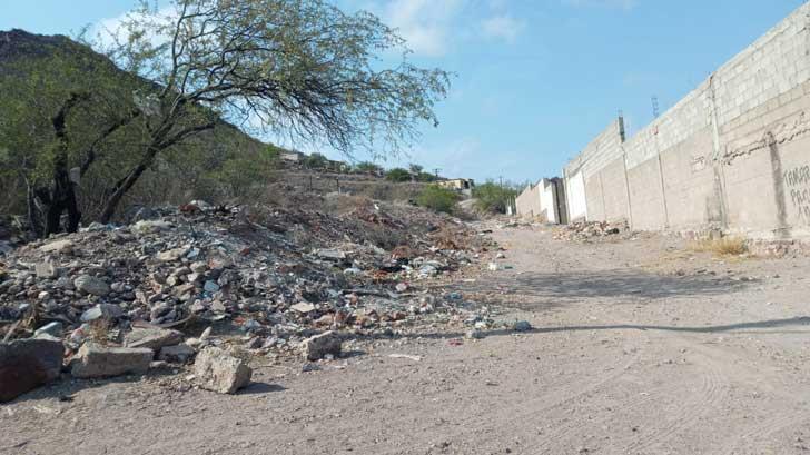 Es una montaña de basura, denuncian vecinos  en la colonia Guadalupe, en Guaymas