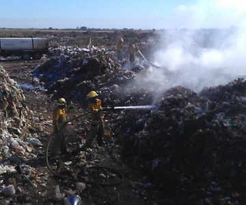 Quema de cables provoca intenso incendio en el basurón de Huatabampo